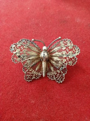 Vecchia spilla farfalla in filigrana d'argento dorato - Ag. 800  - Immagine 1 di 4