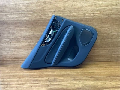 Tarjeta de panel de puerta interior trasera izquierda Volvo S60 2019-2025 negra OEM Foto 1 de 4