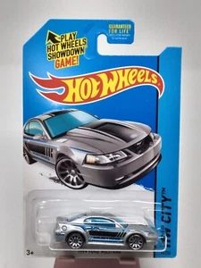 Hot Wheels 2013 HW City 1999 Ford Mustang 96/250 Argento - Foto 1 di 5