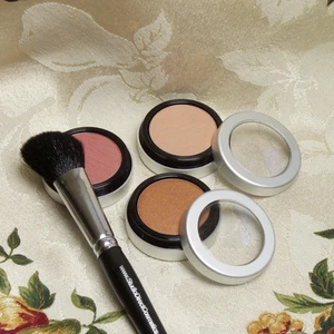 MINERAL PRESSED POWDER CHEEK COLOR BLUSH ROUGE SILKY SOFT SATIN LONG WEARING NEW - Picture 1 of 9