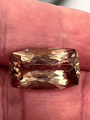 Escapolita amarilla tanzana 14,00 quilates con rutilo. HERMOSA PIEZA DE MUSEO *RETIRADO* Foto 1 de 4