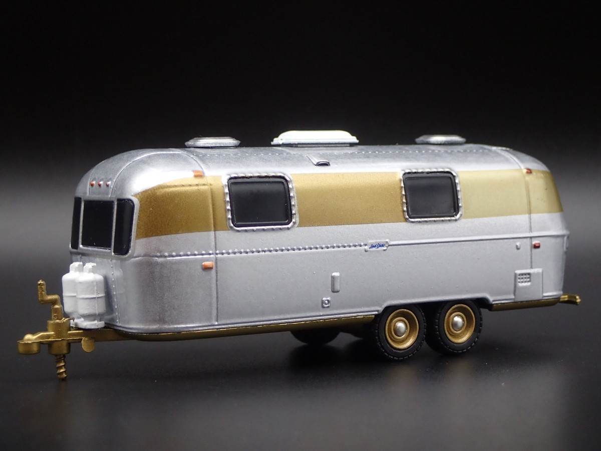 エアストリーム ヴィンテージ 16'バンビ 1/64 グリーンライト HITCHED HOMES 1/64 エアストリーム 16' バンビ