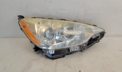 OEM 2012-2014 Toyota Prius C RH Right Passenger Side Halogen Headlight - Imagem 1 de 4