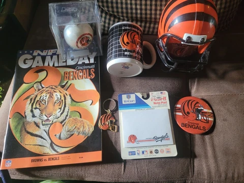 7pc lot Cincinnati Bengals collectibles Bank,pin,keychain,mug,ornament,Gameday Cover