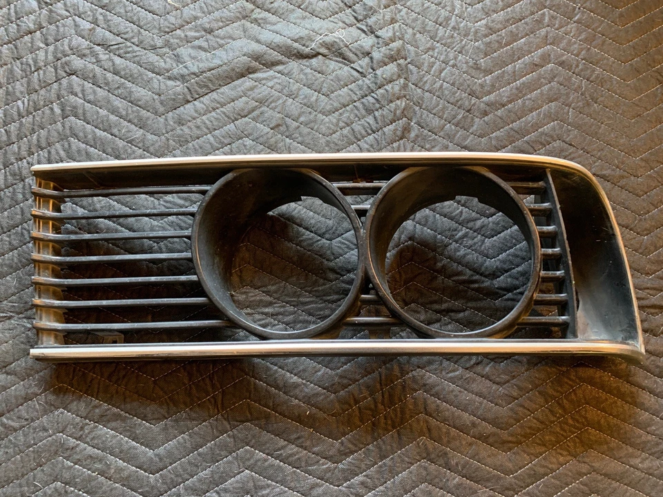 1983-89 BMW E24 Left Driver Grille 630csi 633csi M6 635csi - #51131838751 - Image 1 of 4