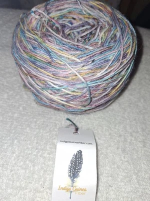 Campo de flores de Guinea índigo. 1 madeja. Base Merino/nylon de 460 yardas Foto 1 de 4