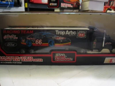 CAMPEONES DE CARRERAS 1/64, TRANSPORTADOR DEL EQUIPO DE CARRERAS PHILLIPS 66, #66 CALE YARBOROUGH Foto 1 de 4