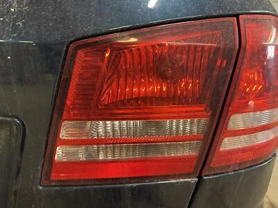 二手右尾灯总成 适合:2013 道奇 Journey 带 LED 灯盖支架 — 第 1/4 张图片