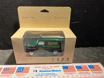 ORNAMENTO DE NATAL CLÁSSICO LIBERDADE 1948 FORD PAINEL ENTREGA BAINHA NOTÍCIAS VERDE - Imagem 1 de 3