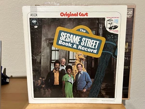 SESAME STREET ORIGINAL CAST BOOK AND RECORD / 1970 / WITH BOOKLET - Picture 1 of 5