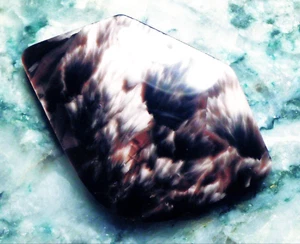 35.19cts ORIGINAL PURPLE VICTORIA STONE 39 x 26 x 4 mm CABOCHON MAN MADE - Picture 1 of 3