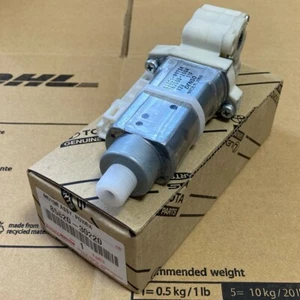 【NEW】TOYOTA Genuine LAND CRUISER Power Seat Track Motor Assy 85820-30220 - Picture 1 of 3