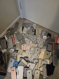 iPhone/iPad 100-150 Bulk Lot For Parts Or Repair - Photo 1 sur 5