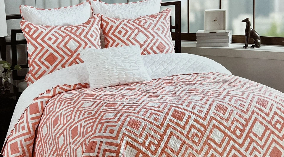 JUEGO DE EDREDÓN DOBLE DIAMANTE BLANCO NARANJA CORAL MAX STUDIO CON ALMOHADA SIMULADA Foto 1 de 1