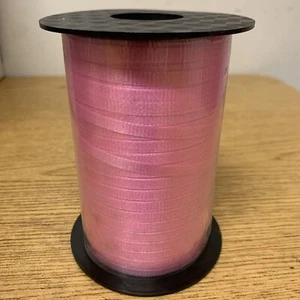 Cinta rizadora rizada rosa intenso - rollo de 500 yardas, 3/16", Navidad, regalos - Imagen 1 de 1