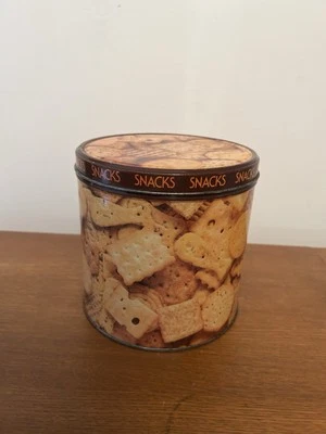 Vintage NABISCO Snack Cracker Tin Canister Sociables Chicken Biskit Triscuit Tin - Image 1 of 4