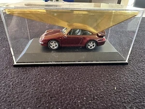 Porsche 911 Turbo Schuco 1996-1998 1:43 Schuco Arena rojo 993 Turbo TT caja de concesionario - Imagen 1 de 7