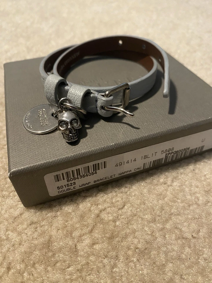 Pulsera Alexander McQueen Doble Envoltura Cuero Azul Bebé con Calavera Plateada Foto 1 de 4