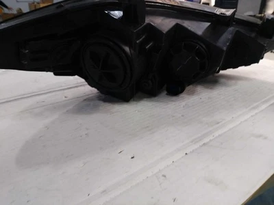 Conjunto de faros izquierdos Hyundai Elantra 2017 azul 730620 109 k millas usado Foto 1 de 3