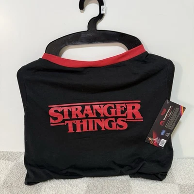 Camiseta ropa para mascotas Stranger Things para perros Foto 1 de 4