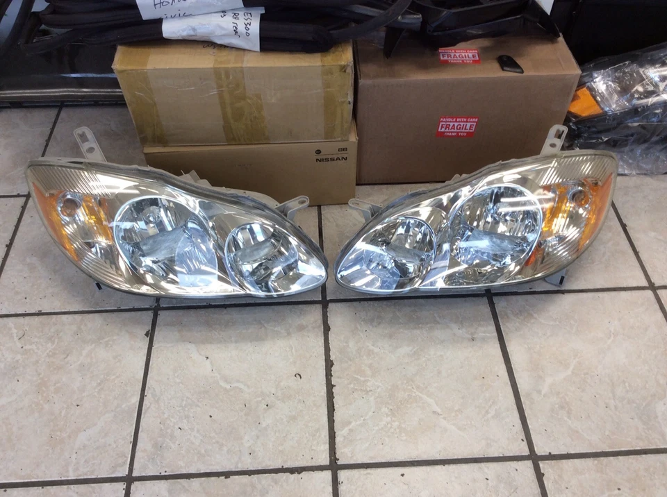 Faro Toyota Corolla 2003-2005 OEM LADO IZQUIERDO Y DERECHO Foto 1 de 1