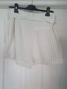 New Look Large / 12 Black & White Pinstripe Shorts - Picture 1 of 3