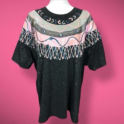 Camiseta vintage años 80 negra lavada con ácido cuero concho brillo estampado abstracto 18/20 Foto 1 de 4