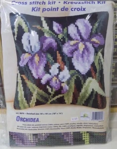 KIT PUNTO CROCE CUSCINO 40 x 40 SU CANOVACCIO STAMPATO RICAMO CON LANA IRIS - Picture 1 of 1