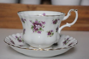 Royal Albert SWEET VIOLETS Tea Cup & Saucer Set Bone China England - Picture 1 of 6