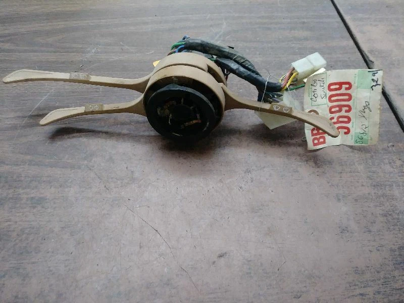 86 87 88 YUGO GV COLUMN SWITCH THRU 2/88 3309 - Изображение 1 из 1