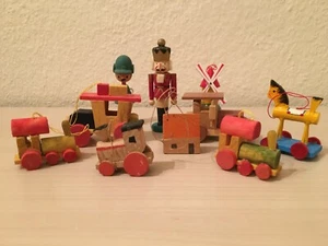 Holzfiguren, aus Erzgebirge, verschiedene Motiven, bunt bemalt, 10 St., 20.Jhdt - Bild 1 von 1