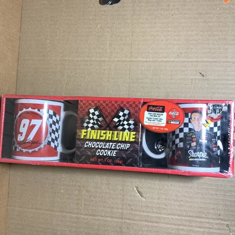 NASCAR/COCA-COLA SOUVENIR SET #97, KYLE BUSCH, 2 MUGS/COOKIE - NEW Cover