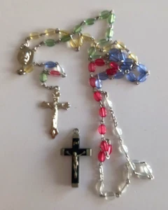 CHAPELET ANCIEN PERLES MULTICOLORES + UN CRUCIFX REF78839 - Picture 1 of 2