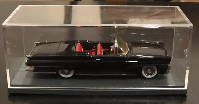 Neo 1958 Lincoln Continental Mark III Convertible Resin Model Car - Scale 1:43 - Image 1 of 4