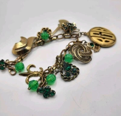 Pulseira Berloque JERAY Tom Dourado Verde Berloques Corrente Marinar Elo Vintage Assinado 8" - Imagem 1 de 4