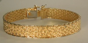 Vintage MONET Signed Shiny Gold Plated Mesh Herringbone Chain Link Bracelet 7" - Picture 1 of 7