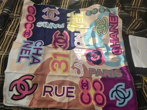 CHANEL - CC Logos - mehrfarbig, Seidentuch, neu mit Karton und Tasche - Bild 1 von 6