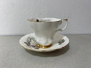 Royal Castle Fine Bone China England Teetasse Untertasse Set weiße Rosen - Bild 1 von 5