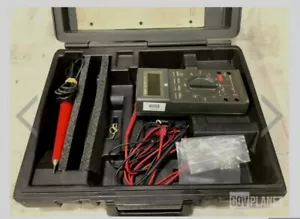FLUKE 27 MULTIMETER WITH HARD CASE LEADS 80K-6 HV 85RF - Picture 1 of 10