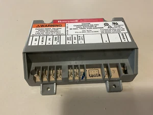 ICP HEIL TEMPSTAR HQ1005651HW SPARK IGNITION CONTROL MODULE HONEYWELL S8600M1005 - Picture 1 of 4