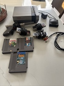 Nintendo NES Entertainment System Action Set Complete Console Working 3 Games