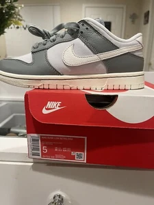 US 5 Mens / US 6.5W Nike Dunk Low Mica Green DV7212-300 - Picture 1 of 4