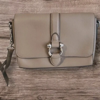 Bandolera para mujer CHAPS - NUEVA SIN ETIQUETAS - caqui Foto 1 de 4