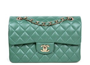 chanel green quilted bolsa