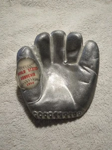 Guante de béisbol de peltre sólido recuerdo de los Gigantes de Nueva York 1954 Cleveland, Ohio - Imagen 1 de 5