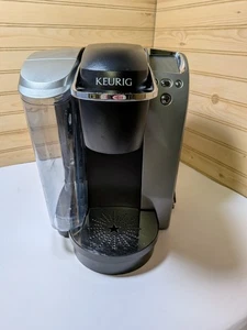 keurig single cup. Reservoir hat Schäden wie auf den Bildern zu sehen, funktioniert aber einwandfrei - Bild 1 von 8