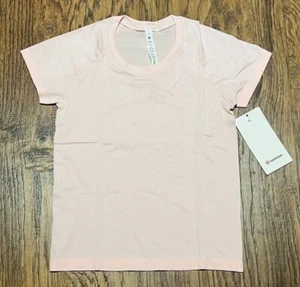 NUEVO Batido de fresa Lululemon Swiftly Tech manga corta 2.0 longitud carrera 6-8 - Imagen 1 de 6