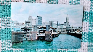VINTAGE POST CARD SEATTLE WATERFRONT & SKYLINE SEATTLE WASHINGTON - Picture 1 of 12