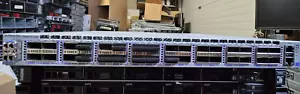 Interruttore Arista DCS-7060CX-32S-R | Alimentatore 500W e kit guida rack inclusi. - Foto 1 di 6