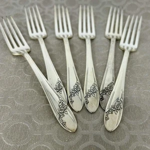 Vintage Oneida Queen Bess Dinner Forks Set 6 Silver Plate Tudor Floral 1946 - Picture 1 of 5